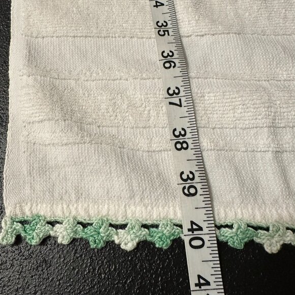 Vintage Cannon Towel with Hand Crochet Basket in Variegated Green Weave Design - Picture 8 of 14